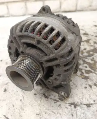 Opel Vivaro Generator/alternator 8200692868B 0124525133