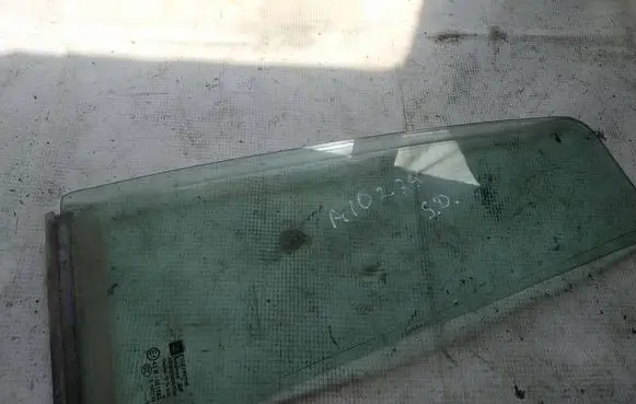 Opel Zafira B Rear vent window glass as2