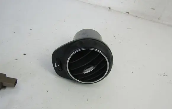Alfa Romeo 147 Dash center air vent grill 