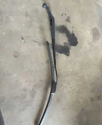 Toyota Avensis Verso Front wiper blade arm 6597