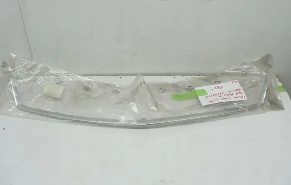 Opel Astra H Front bumper upper radiator grill 13238599