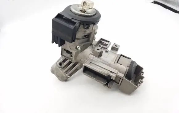 Ford Fiesta Ignition lock 8V513F880CE