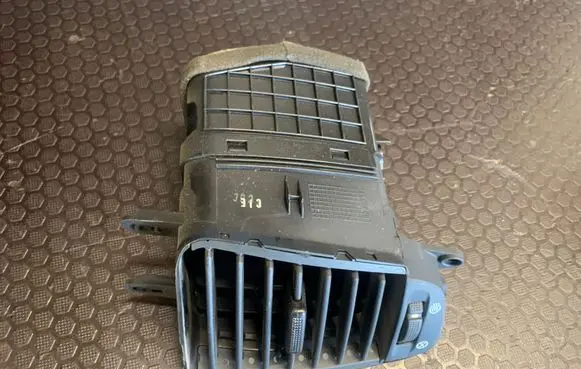 KIA Sorento Dash center air vent grill 914403E000
