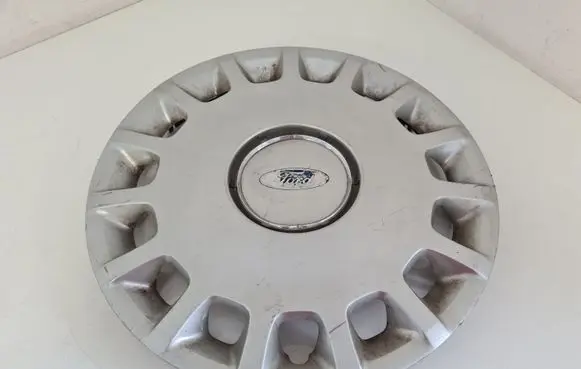 Ford Galaxy R15 wheel hub/cap/trim 