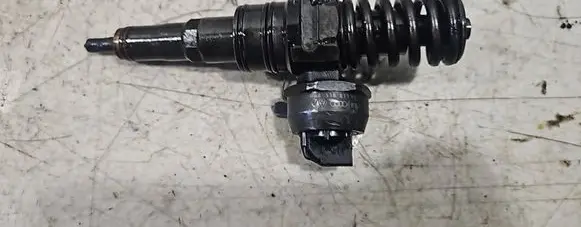 Volkswagen Caddy Fuel injector 038130073BN