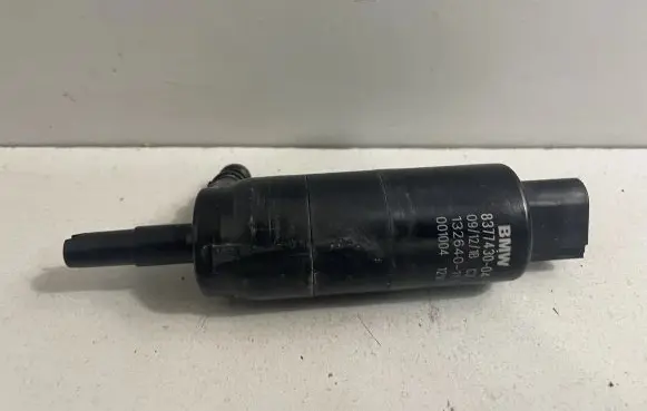 BMW M3 e92 Headlight washer pump 8377430