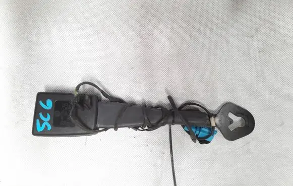 Volkswagen Jetta VI Seat belt trim 5C6857756