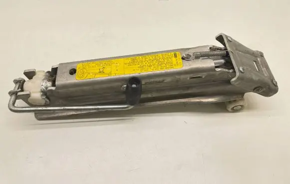 Audi A6 S6 C5 4B Lift Jack 4F0011031