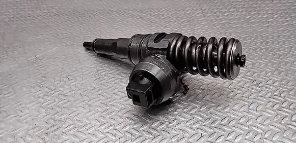 Volkswagen Touareg I Fuel injector 07Z130073H