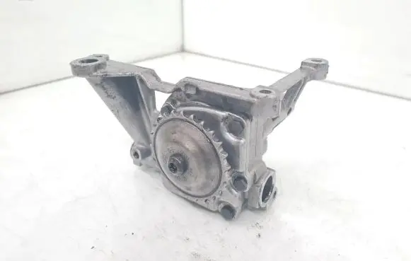Volkswagen PASSAT B5 Oil pump 059115105G