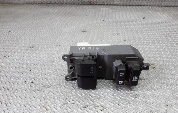 Toyota Yaris Electric window control switch