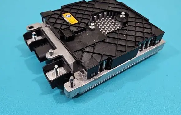Voltage converter inverter