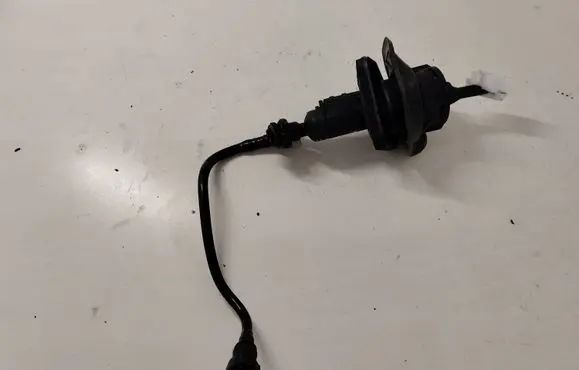 Ford Focus C-MAX Clutch master cylinder 3M517A543AE