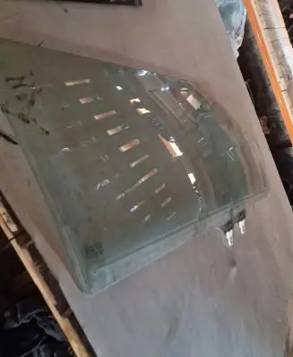 Suzuki Swift II Front door window/glass (coupe) 
