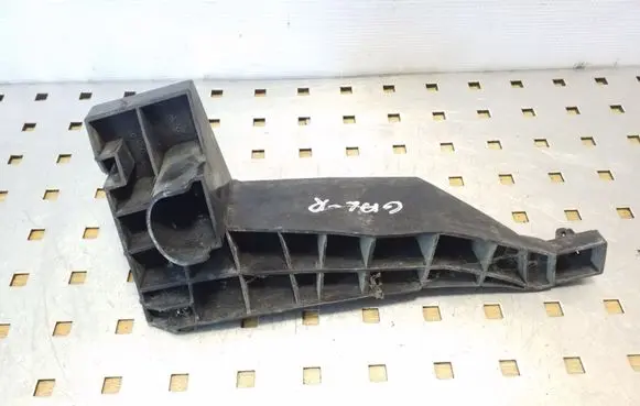 Suzuki Grand Vitara II Rear bumper mounting bracket