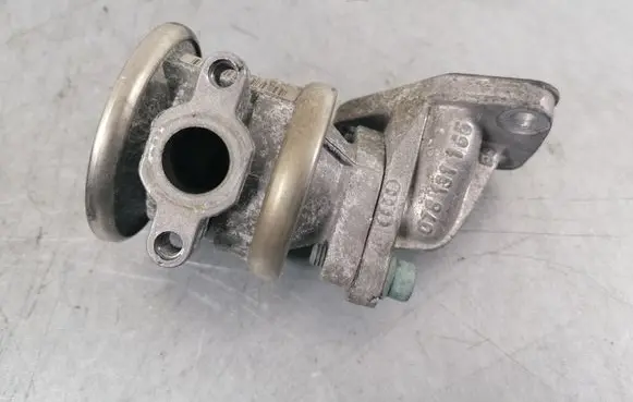Audi A8 S8 D2 4D EGR valve 078131165