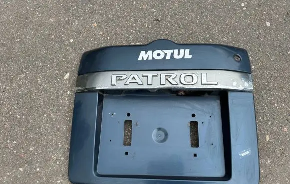 Trunk door license plate light bar