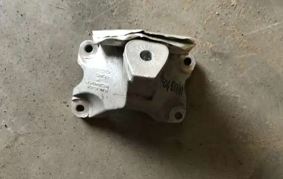 Audi A4 S4 B8 8K Engine mounting bracket 8K0199387H 8K0199387