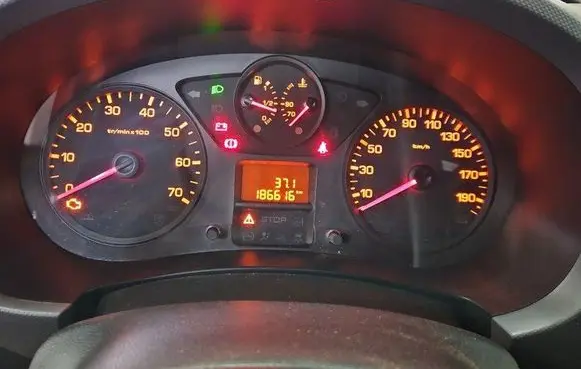 Speedometer (instrument cluster)
