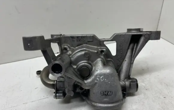 Audi A6 S6 C5 4B Oil pump 059115105H