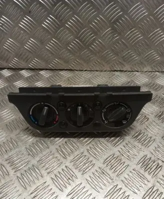 Suzuki Swift I Climate control unit