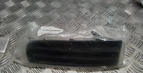 Toyota Avensis T220 Front bumper lower grill 531305040