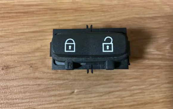 Volvo V70 Central locking switch button 30710476