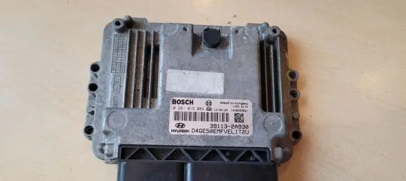 Hyundai i30 Engine control unit/module 391132A930 1039S59681 0281019084
