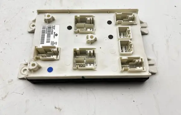 Jeep Grand Cherokee Comfort/convenience module P68193350AB 68193350AB 68193350