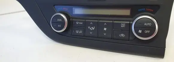 Toyota Auris E180 Climate control unit