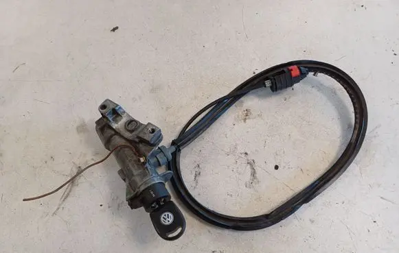 Volkswagen Golf IV Ignition lock 4B0905851B