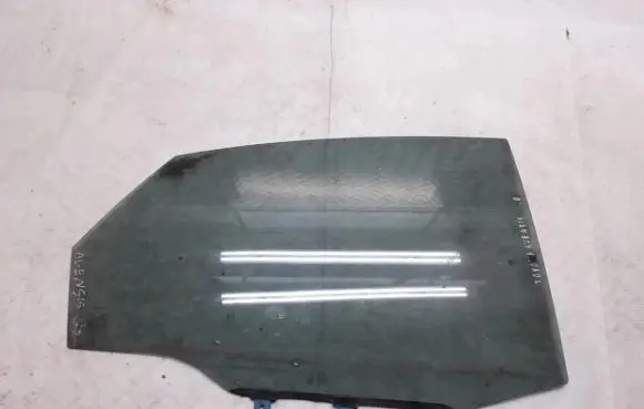 Toyota Avensis T220 Rear door window glass