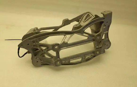 Volvo XC40 A/C compressor mount bracket 32352687 20220406