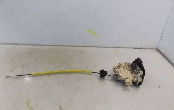 Audi A6 S6 C6 4F Rear door lock 4F0839015