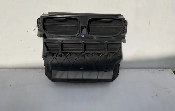 BMW X5M E70 Intercooler air guide/duct channel 7195273 09082011 10834110