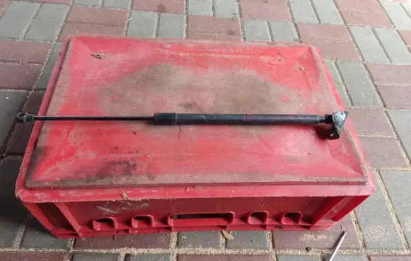 Mitsubishi Outlander Tailgate/trunk strut/damper 6802A7