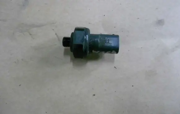 Mercedes-Benz A W169 Air conditioning (A/C) pressure sensor 