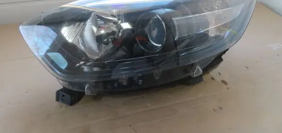 Renault Captur Headlight/headlamp 260602352R