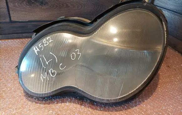 Mercedes-Benz C W203 Headlight/headlamp 0301166201 A2038200161