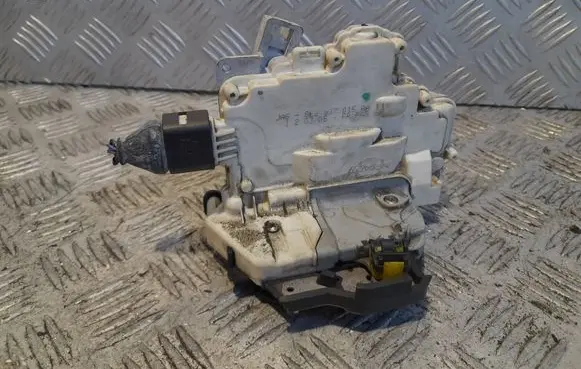 Audi A4 S4 B7 8E 8H Front door lock 8E2837015AA