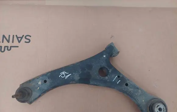 Chrysler Voyager Front lower control arm/wishbone F49402
