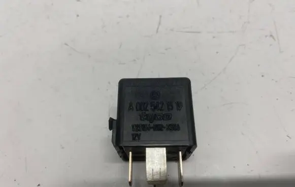 Mercedes-Benz A W169 Other relay 0025421319 v23134-b52-x336