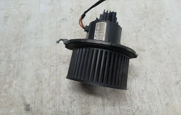 Opel Zafira B Heater fan/blower D8087 A3370G