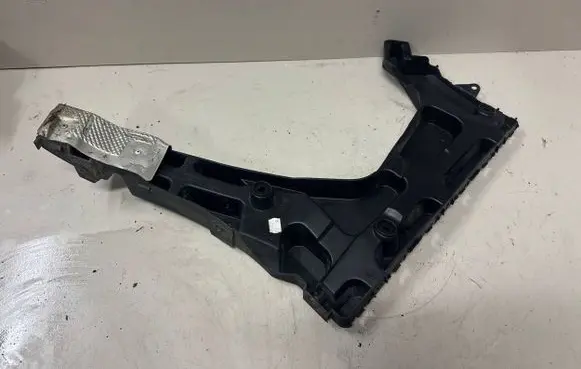 Seat Leon (5F) Bumper support mounting bracket corner 5F9807375 M13825