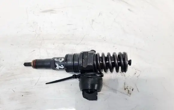 Skoda Superb B5 (3U) Fuel injector 038130073BJ