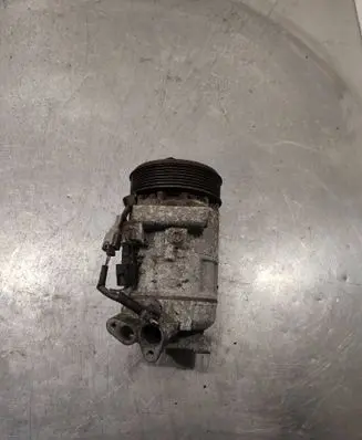 Renault Captur Air conditioning (A/C) compressor (pump) 926000217r