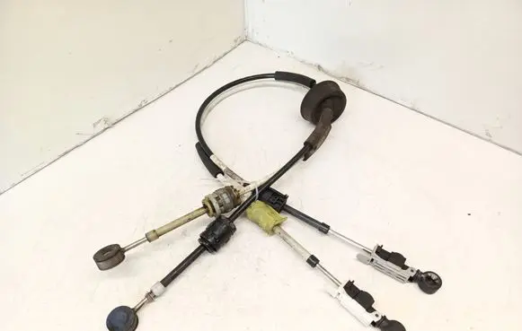 Opel Meriva B Gear shift cable linkage 55564862
