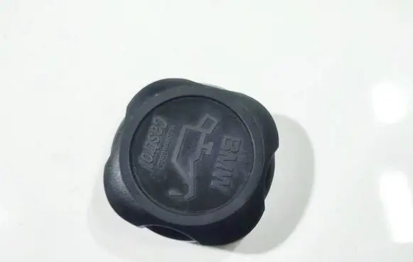 BMW 5 E60 E61 Oil filler cap 7560481