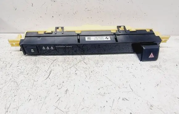 Toyota RAV 4 (XA40) Other switches/knobs/shifts 8395042270