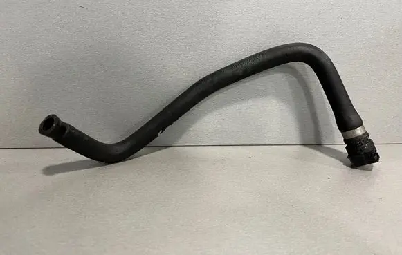 Coolant pipe/hose